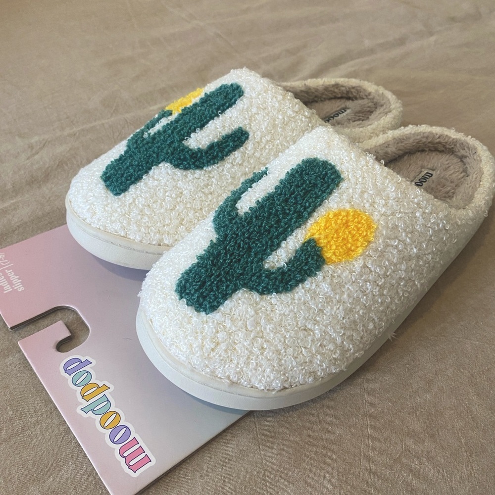 NWT Womens Moodpop Slippers with Cactus